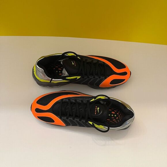 Nike Air Tuned Max Volt Total Orange 2022 - Picture 3 of 11